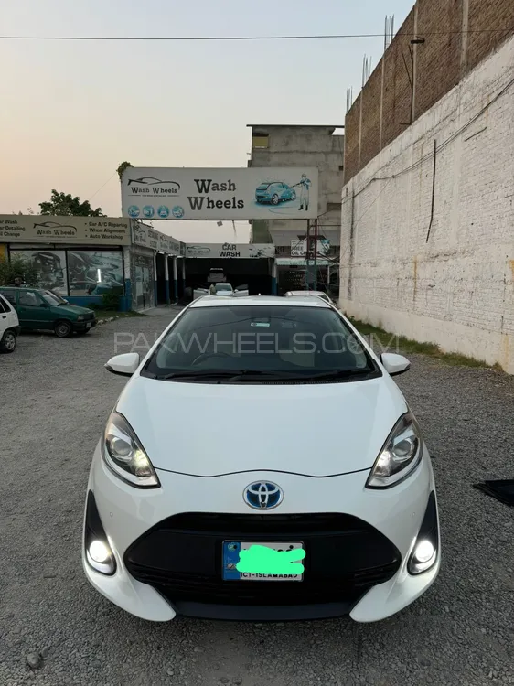 Toyota Aqua 2018 for Sale in Peshawar Image-1