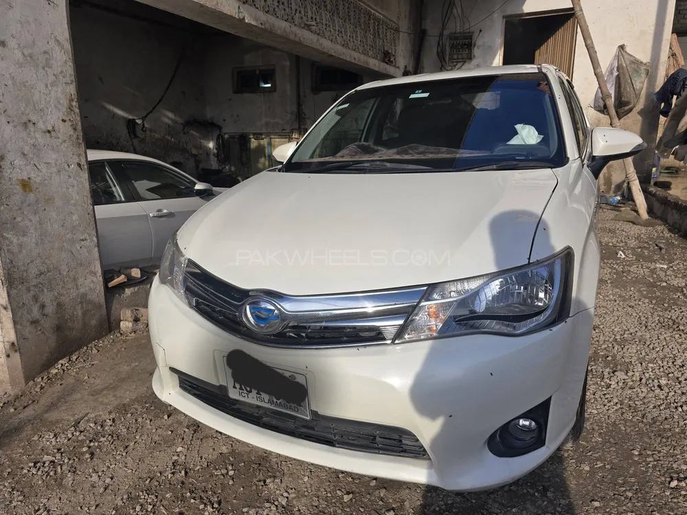 Toyota Corolla Axio 2015 for Sale in Peshawar Image-1