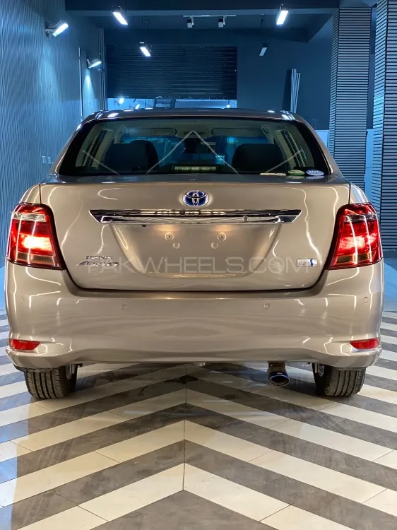 Toyota Corolla Axio 2018 for Sale in Lahore Image-1