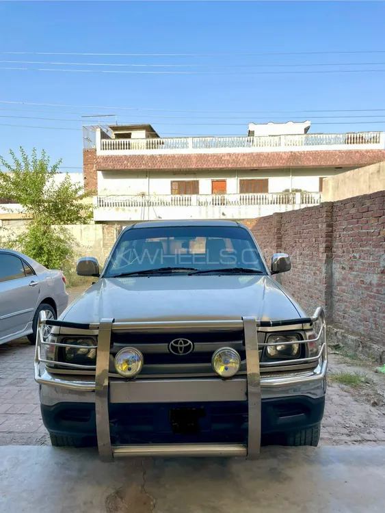 Toyota Hilux 2005 for Sale in Gujrat Image-1