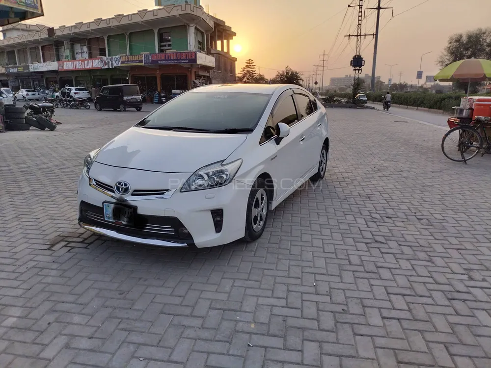 Toyota Prius 2013 for Sale in Peshawar Image-1