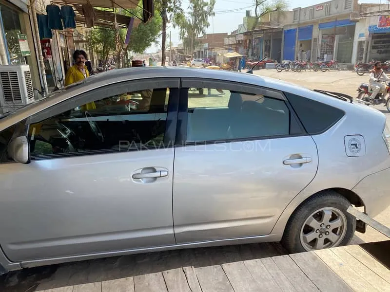 Toyota Prius 2015 for Sale in Karachi Image-1