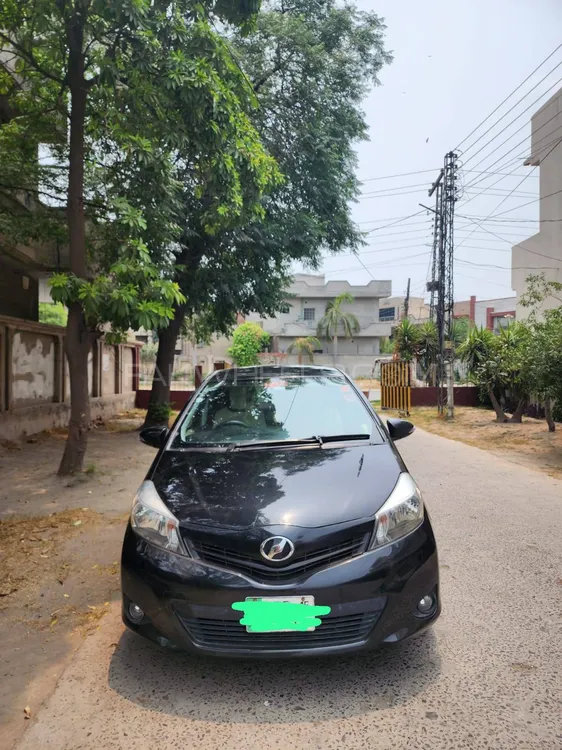 Toyota Vitz 2013 for Sale in Lahore Image-1