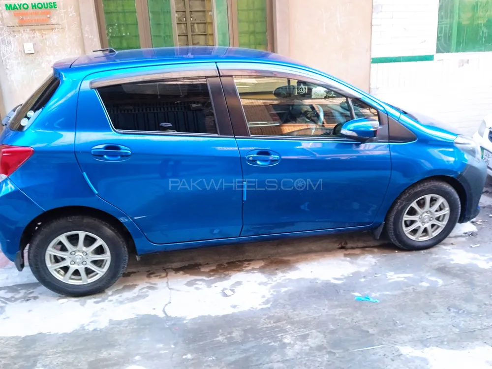 Toyota Vitz 2016 for Sale in Lahore Image-1