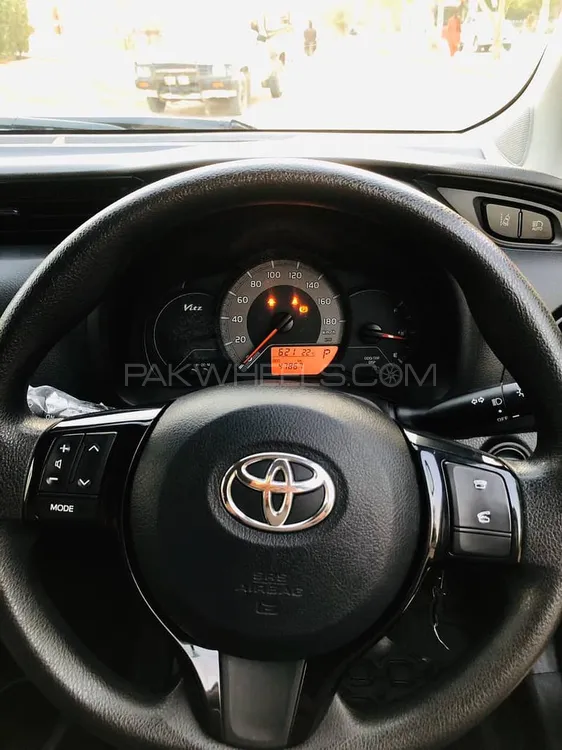 Toyota Vitz 2018 for Sale in Karachi Image-1