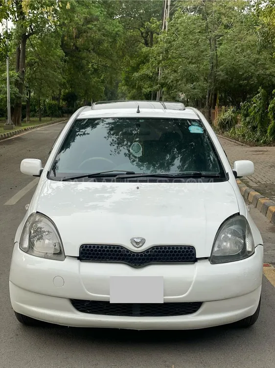 Toyota Vitz 2000 for Sale in Lahore Image-1