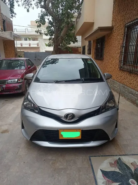 Toyota Vitz 2015 for Sale in Karachi Image-1