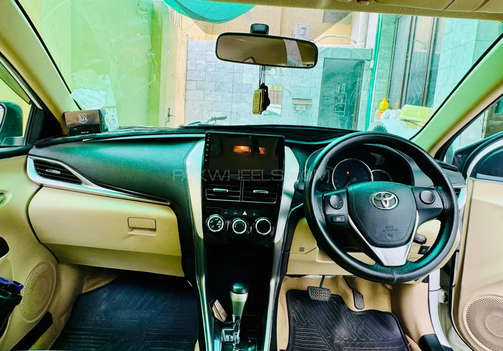 Toyota Yaris Sedan 2020 for Sale in Lahore Image-1