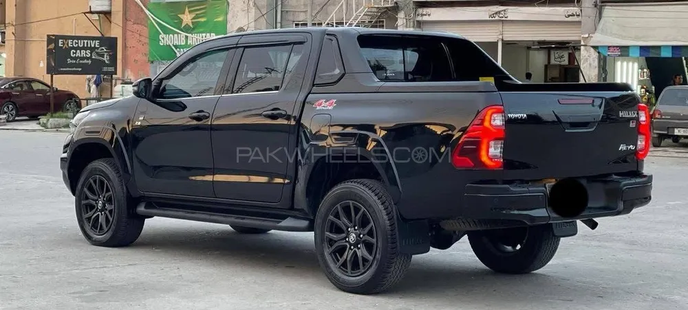 Toyota Hilux 2025 for Sale in Sialkot Image-1