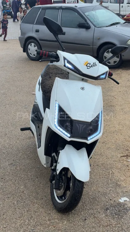Lectrix Scooty 2025 for Sale Image-1