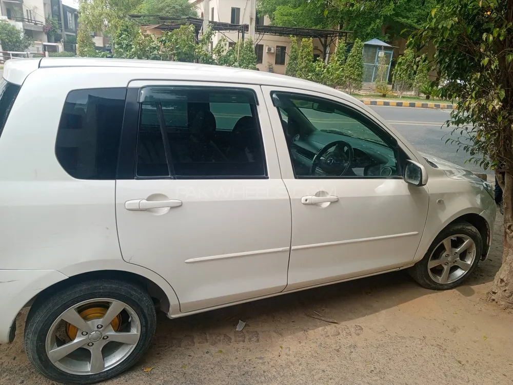 Mazda Verisa 2007 for Sale in Lahore Image-1