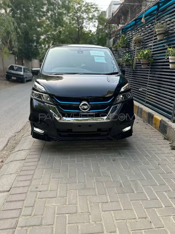 Nissan Serena 2019 for Sale in Karachi Image-1