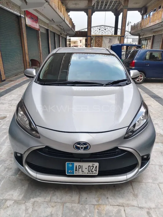 Toyota Aqua 2023 for Sale in Peshawar Image-1