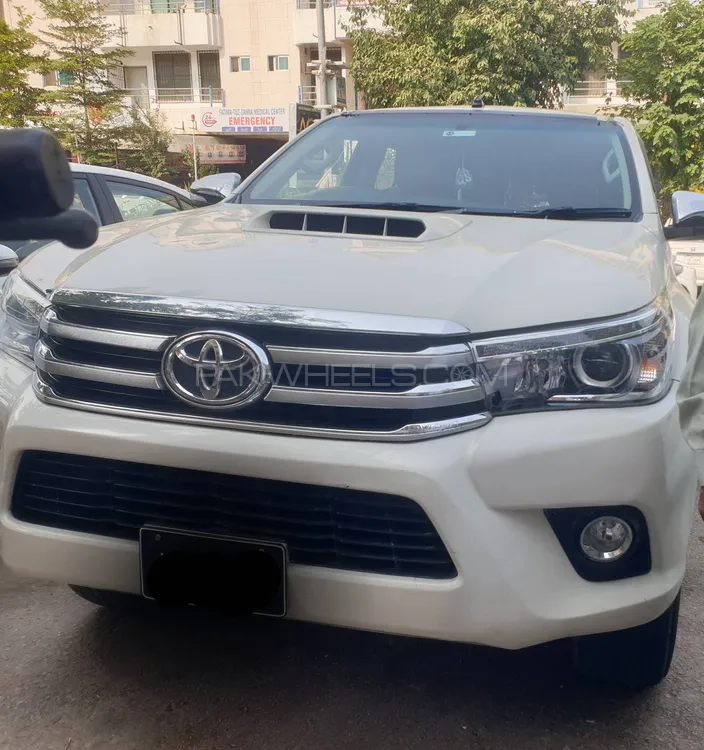 Toyota Hilux 2016 for Sale in Islamabad Image-1