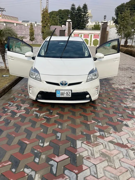 Toyota Prius 2012 for Sale in Mardan Image-1