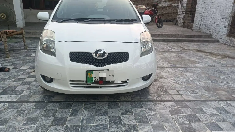 Toyota Vitz 2005 for Sale in Akora khattak Image-1