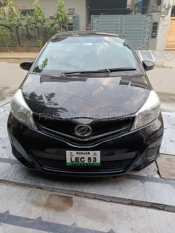 Toyota Vitz 2017 for Sale in Lahore Image-1