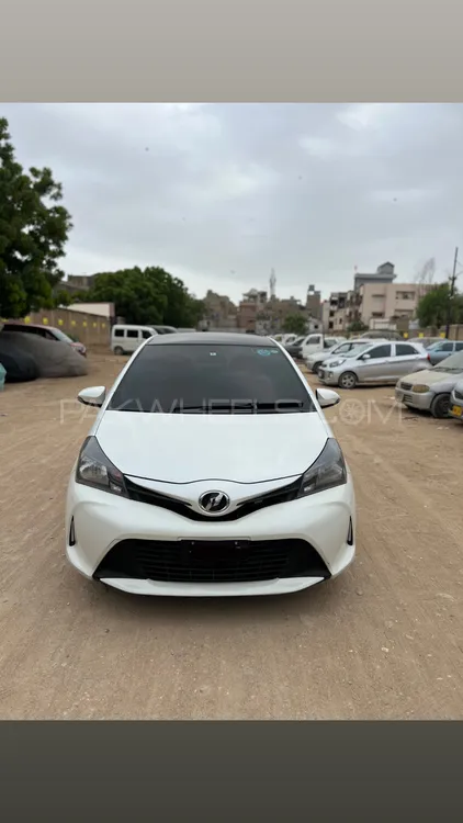 Toyota Vitz 2015 for Sale in Karachi Image-1