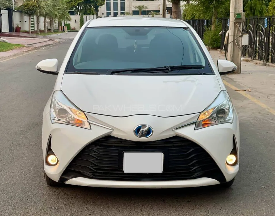 Toyota Vitz 2017 for Sale in Faisalabad Image-1