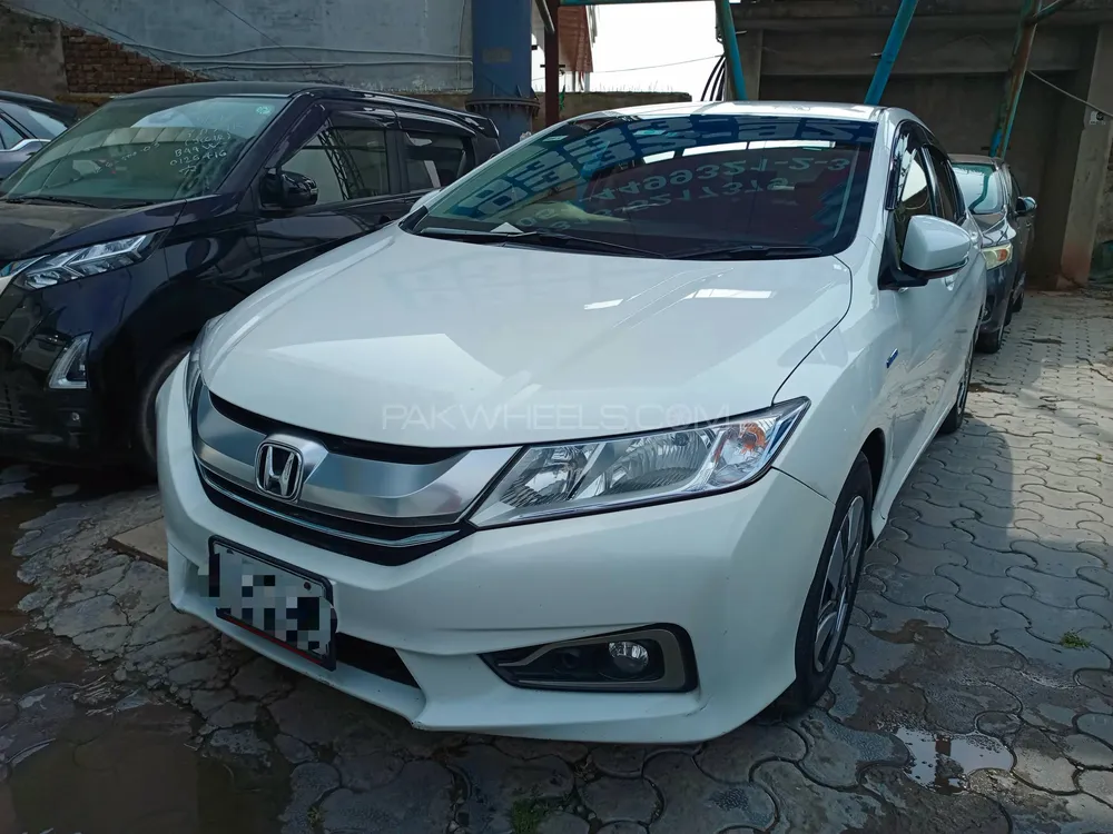 Honda Grace Hybrid 2015 for Sale in Islamabad Image-1