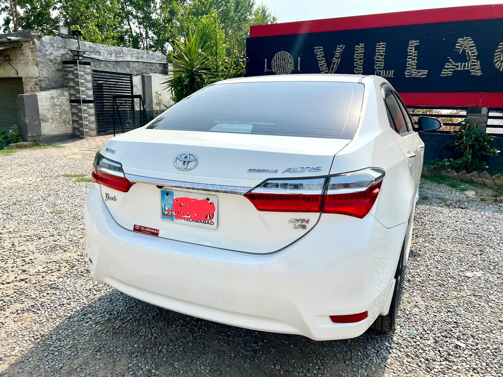Toyota Corolla 2018 for Sale in Peshawar Image-1