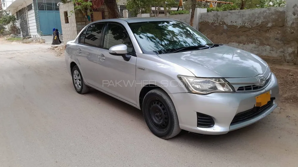 Toyota Corolla Axio 2015 for Sale in Karachi Image-1