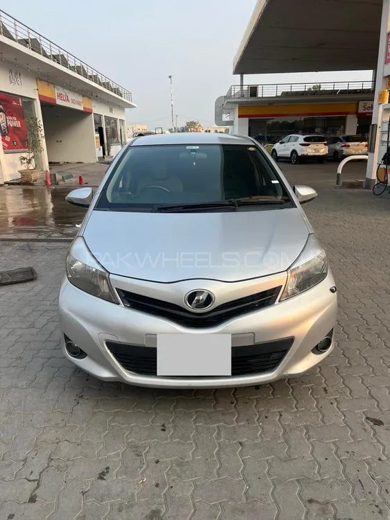 Toyota Vitz 2011 for Sale in Gujranwala Image-1