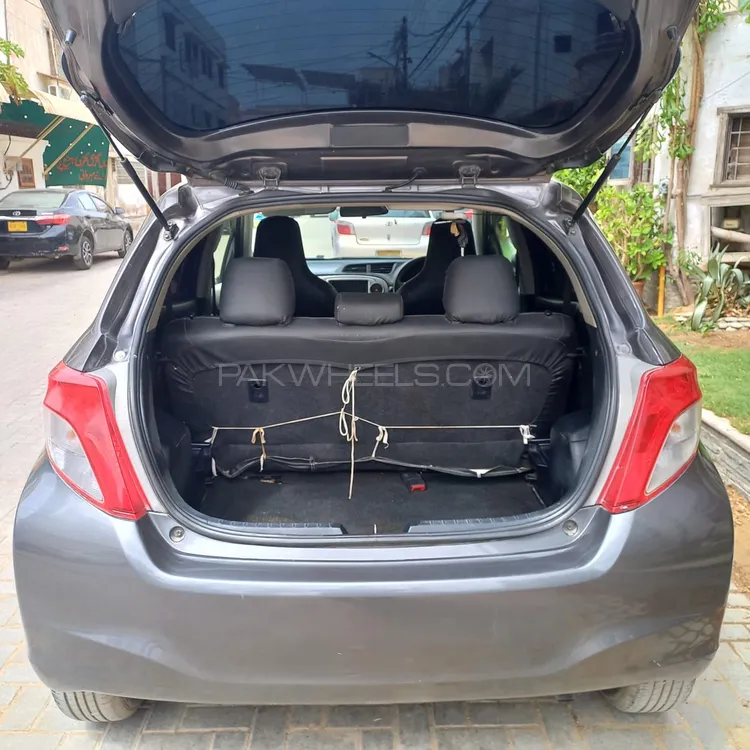 Toyota Vitz 2012 for Sale in Karachi Image-1