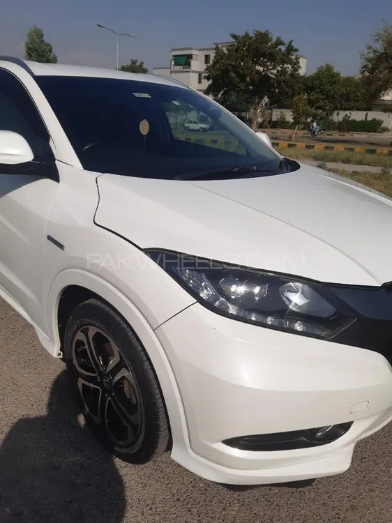 Honda Vezel 2015 for Sale in Islamabad Image-1