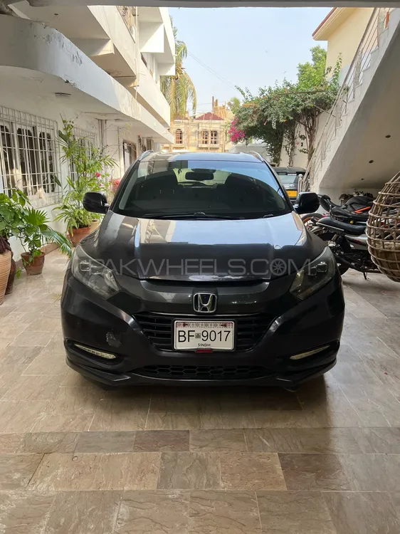 Honda Vezel 2014 for Sale in Karachi Image-1