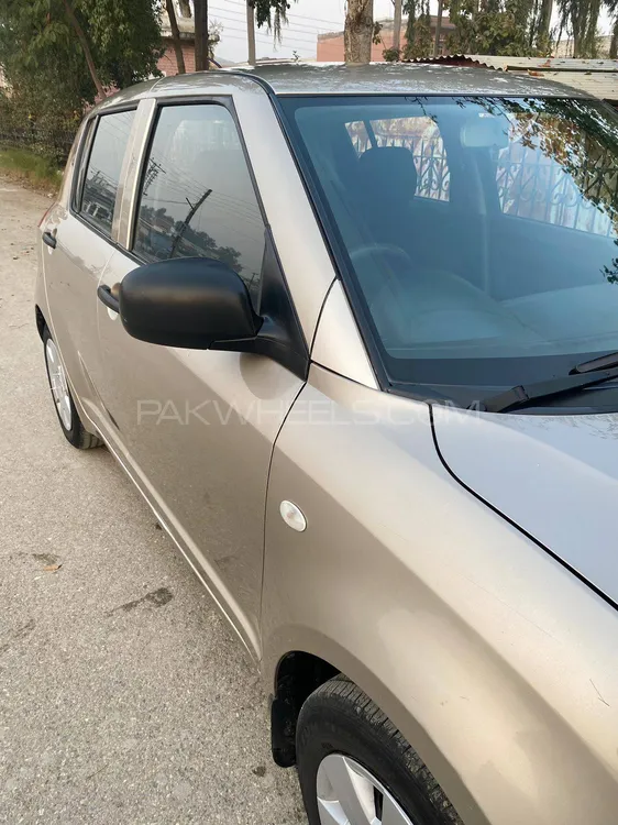 Suzuki Swift 2013 for Sale in Mardan Image-1