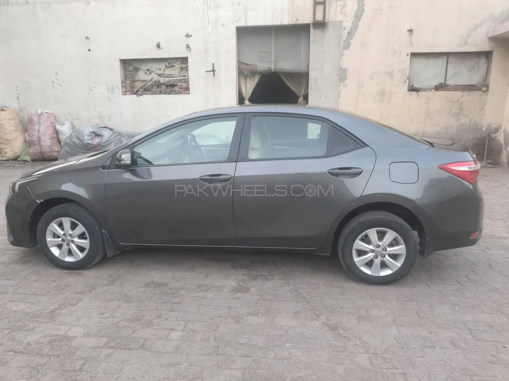 Toyota Corolla 2017 for Sale in Lahore Image-1