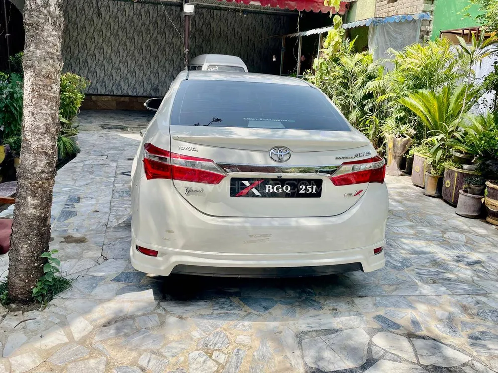 Toyota Corolla 2015 for Sale in Peshawar Image-1