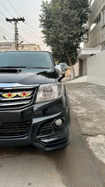 Toyota Hilux 2005 for Sale in Faisalabad Image-1