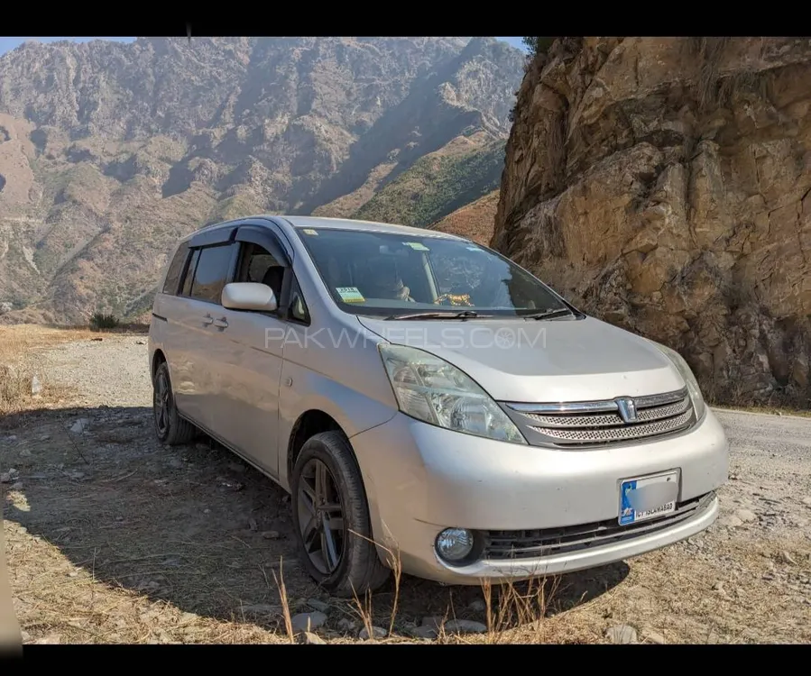 Toyota ISIS 2007 for Sale in Lahore Image-1