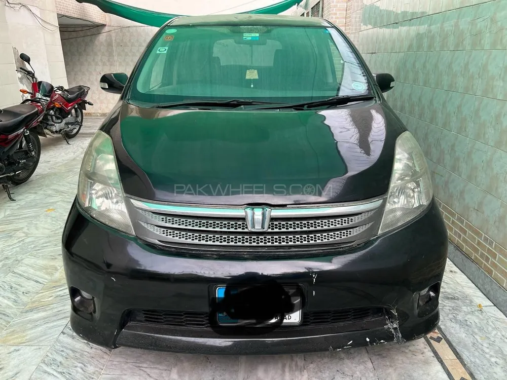 Toyota ISIS 2007 for Sale in Faisalabad Image-1