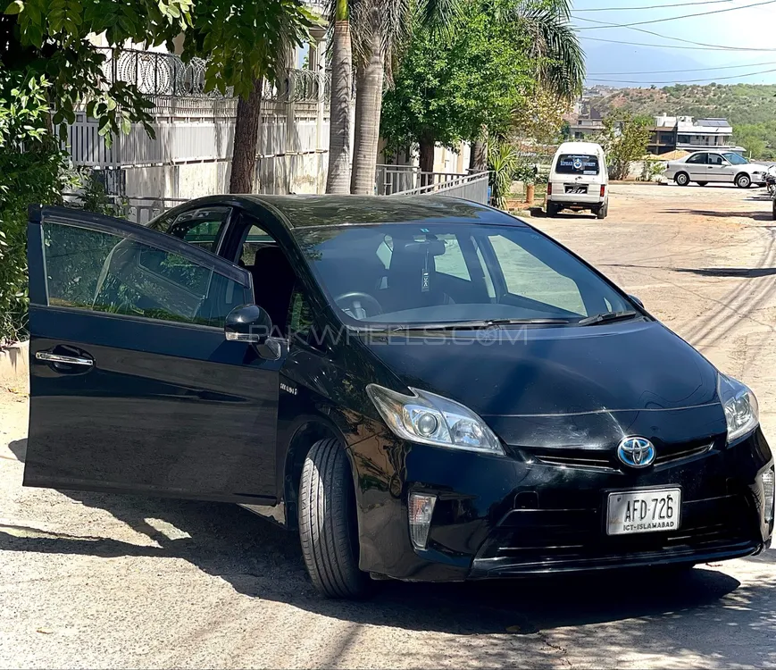 Toyota Prius 2014 for Sale in Islamabad Image-1