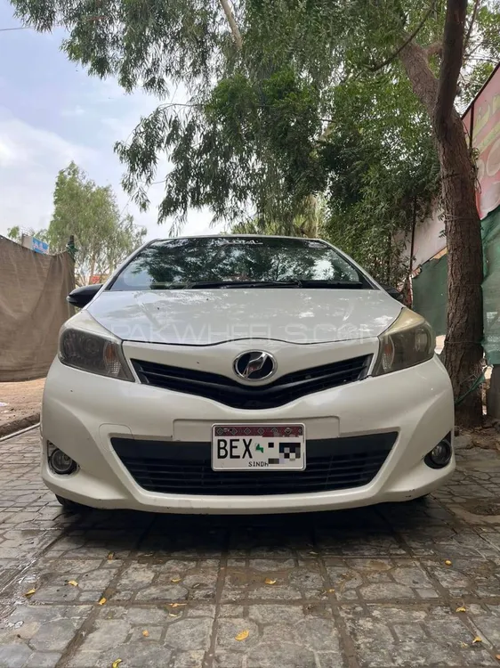 Toyota Vitz 2012 for Sale in Karachi Image-1