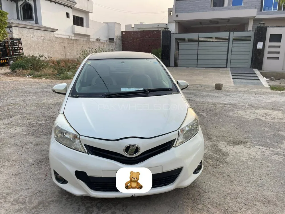 Toyota Vitz 2011 for Sale in Okara Image-1