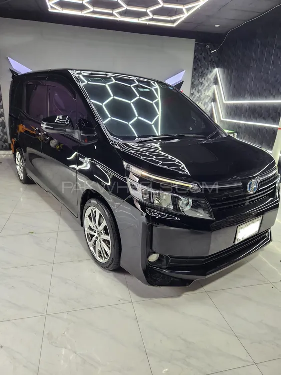 Toyota Voxy 2014 for Sale in Lahore Image-1