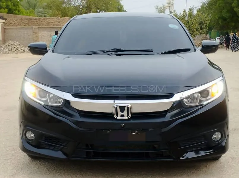 Honda Civic 2018 for Sale in Larkana Image-1