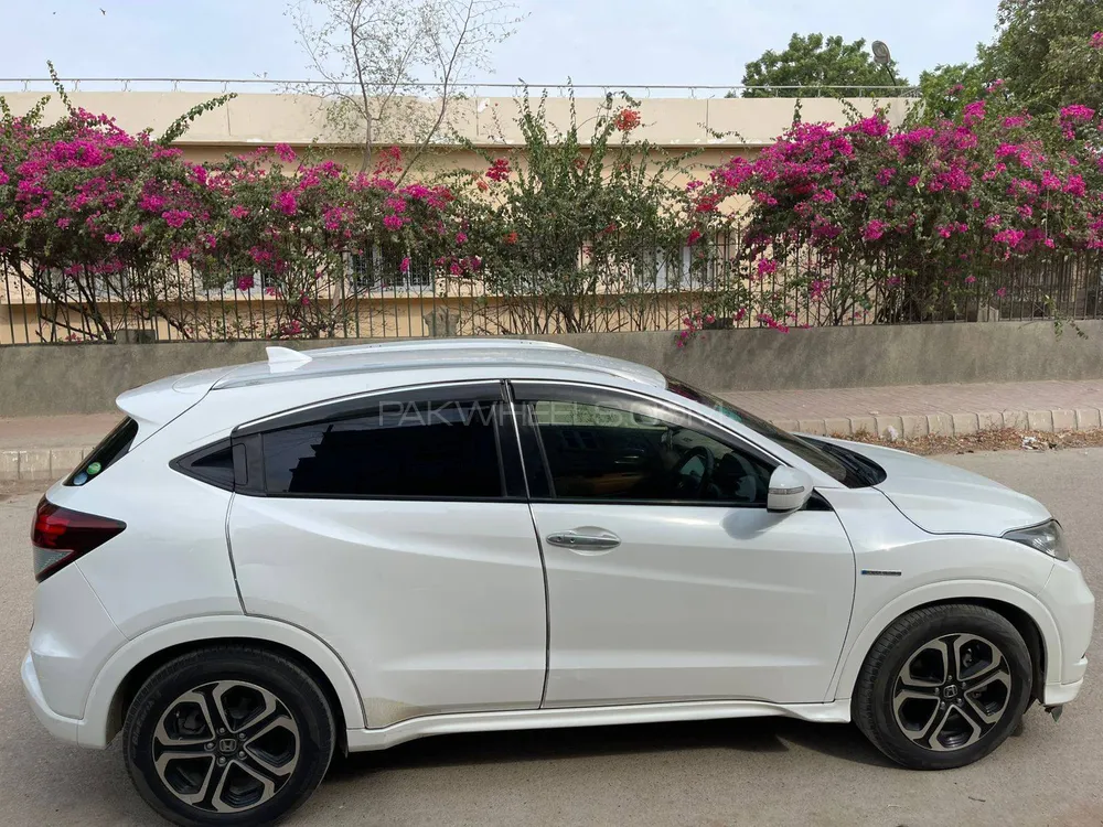 Honda Vezel 2014 for Sale in Karachi Image-1
