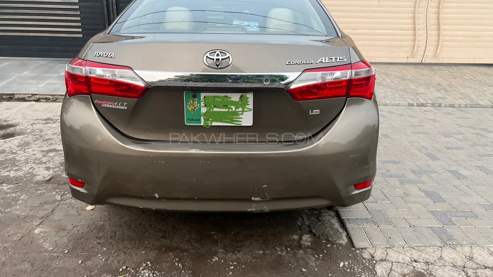 Toyota Corolla 2015 for Sale in Lahore Image-1
