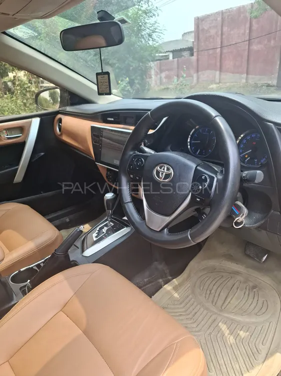 Toyota Corolla 2015 for Sale in Faisalabad Image-1