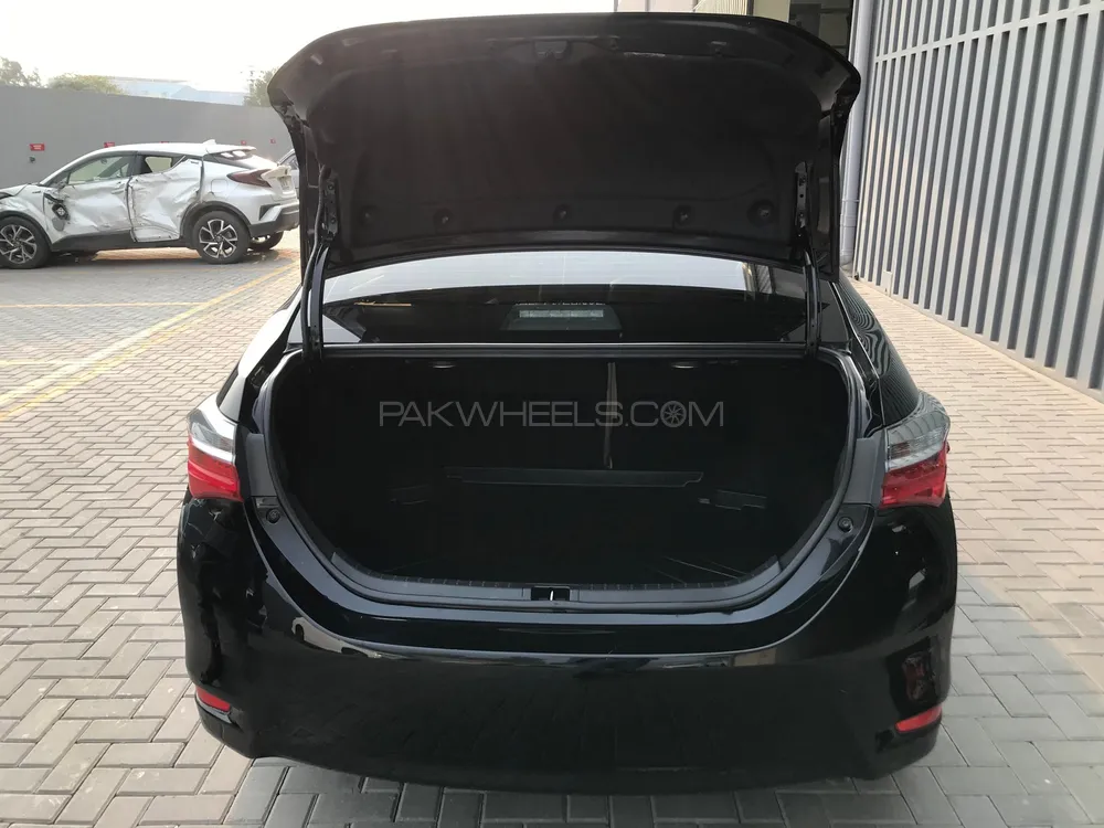 Toyota Corolla 2018 for Sale in Lahore Image-1