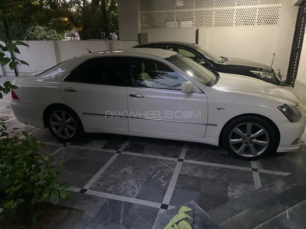 Toyota Crown 2004 for Sale in Peshawar Image-1