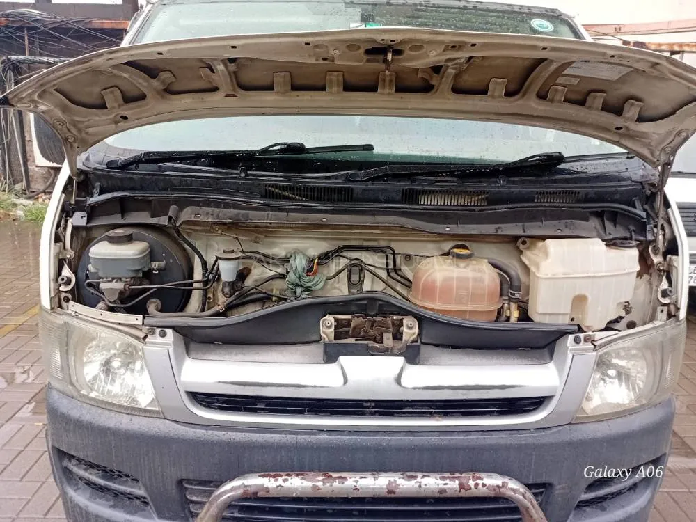 Toyota Hiace 2005 for Sale in Lahore Image-1