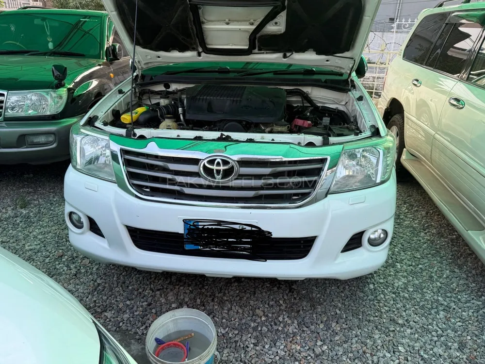 Toyota Hilux 2015 for Sale in Islamabad Image-1