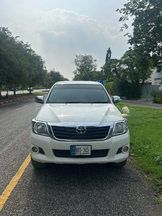 Toyota Hilux 2013 for Sale in Islamabad Image-1