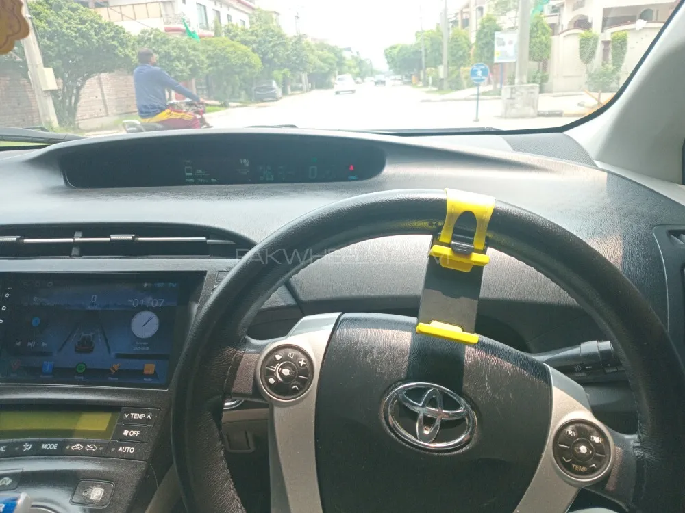 Toyota Prius 2011 for Sale in Gujranwala Image-1